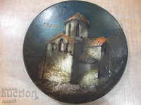 Enamelled metal plate for wall