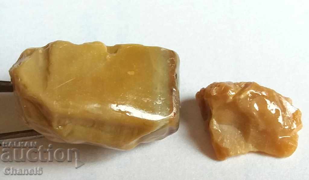NATURAL RAW HEATING - 2 pcs - 34.35 carats (82) with price 7.50 BGN | € 3.83 NATURAL RAW HEATING - 2 pcs - 34.35 carats (82) with price 7.50 BGN | € 3.83
