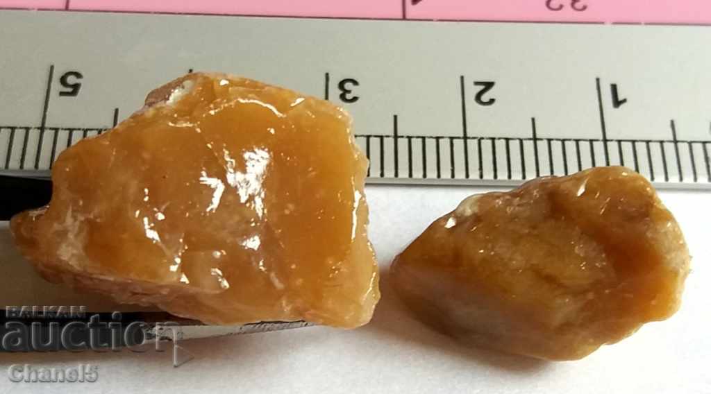 ÎNCĂLZITURI RAW NATURALE - 2 buc - 33,50 carate (84) cu preț 7.50 BGN | € 3.83