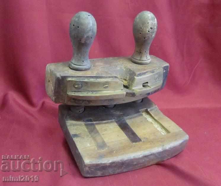 18th Century Carpenter's Tool Bronze and Wood Rare with price 108.00 BGN | € 55.22 18th Century Carpenter's Tool Bronze and Wood Rare with price 108.00 BGN | € 55.22
