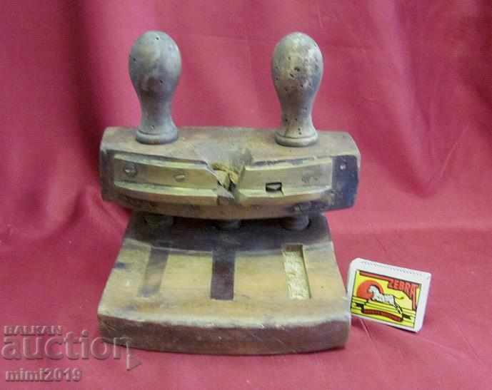 18th Century Carpenter's Tool Bronze and Wood Rare - 7 18th Century Carpenter's Tool Bronze and Wood Rare - 7