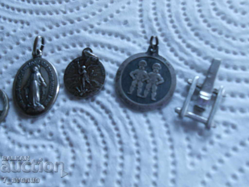 Delivery of Lot Medallions, silver and other very different and interesting Delivery of Lot Medallions, silver and other very different and interesting