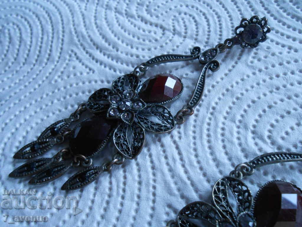 Delivery of Very long earrings, different and interesting Delivery of Very long earrings, different and interesting