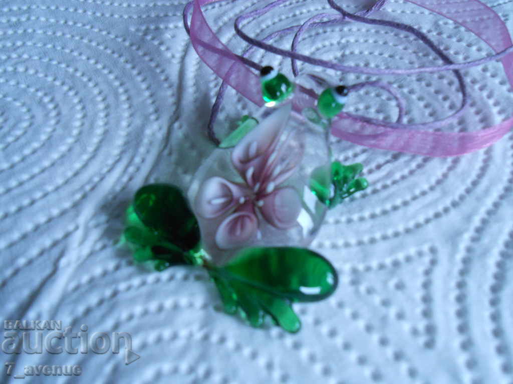 Колие с най-красивата жабка на света от стъкло, супер е с цена 39.00 лв. | € 19.94 Колие с най-красивата жабка на света от стъкло, супер е с цена 39.00 лв. | € 19.94