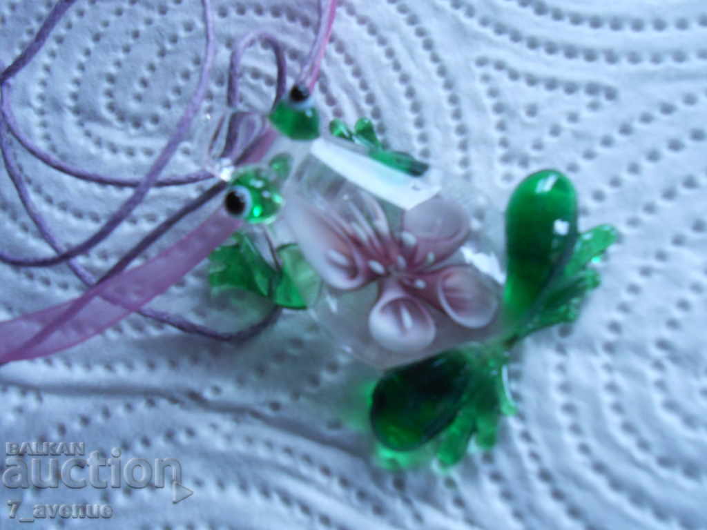 Аукцион Колие с най-красивата жабка на света от стъкло, супер е Аукцион Колие с най-красивата жабка на света от стъкло, супер е