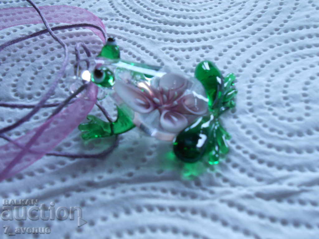 Доставка на Колие с най-красивата жабка на света от стъкло, супер е Доставка на Колие с най-красивата жабка на света от стъкло, супер е