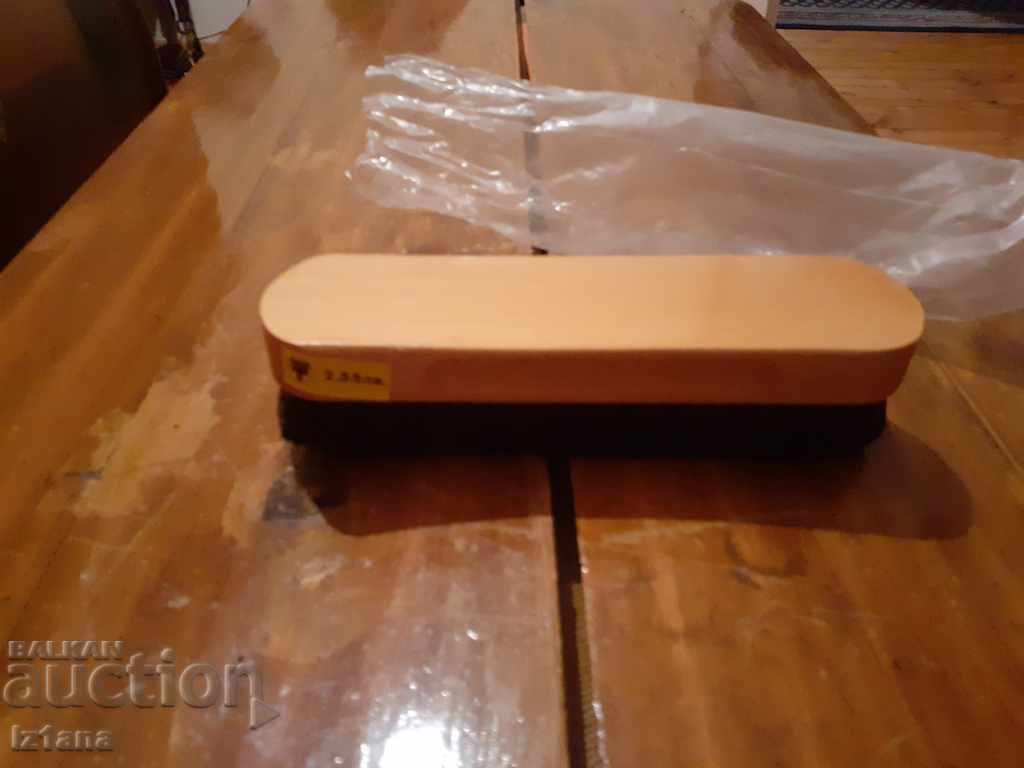 Old shoe brush, clothes with price 15.00 BGN | € 7.67 Old shoe brush, clothes with price 15.00 BGN | € 7.67
