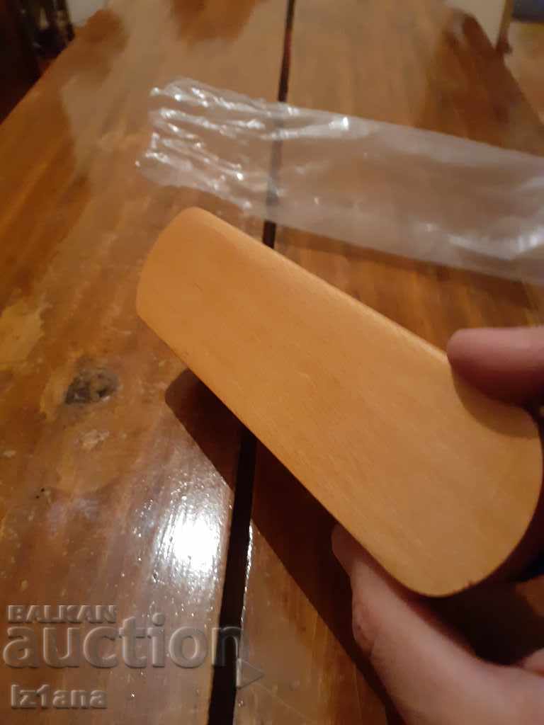 Delivery of Old shoe brush, clothes Delivery of Old shoe brush, clothes