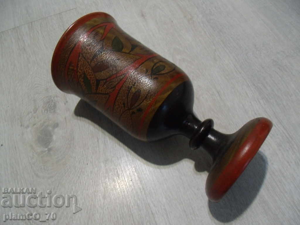Auction No. * 3978 An old Russian wooden vase Auction No. * 3978 An old Russian wooden vase