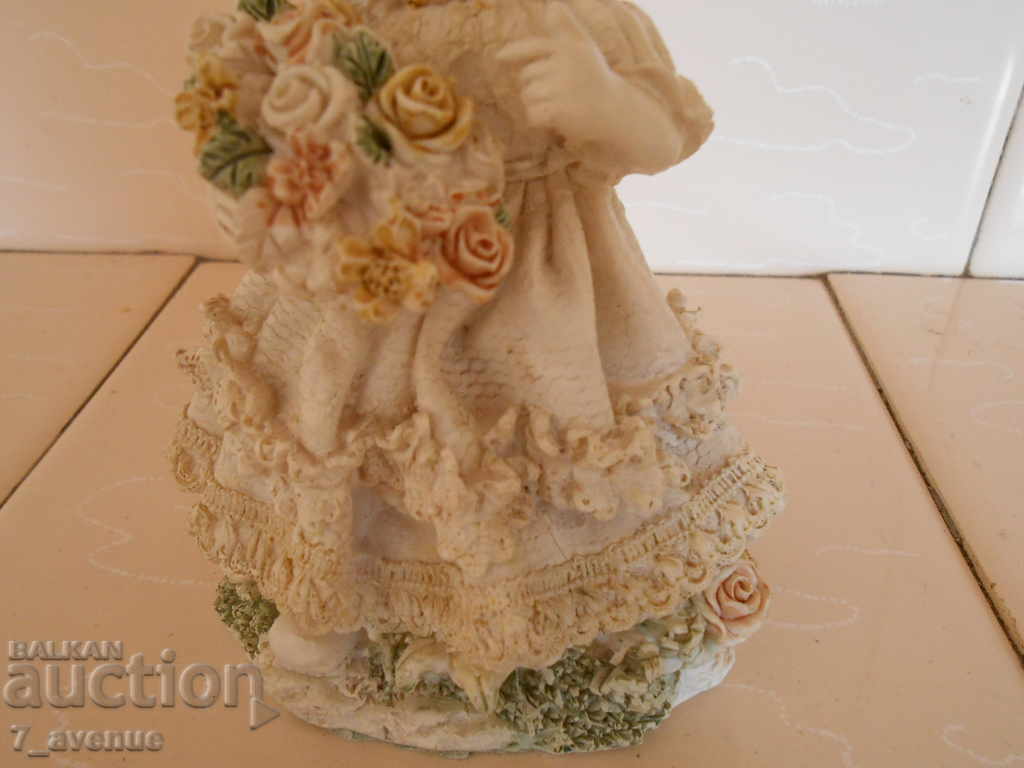 Παράδοση Παλιά φιγούρα, κορίτσι, παιδί, ωραία και ωραία διακόσμηση Παράδοση Παλιά φιγούρα, κορίτσι, παιδί, ωραία και ωραία διακόσμηση