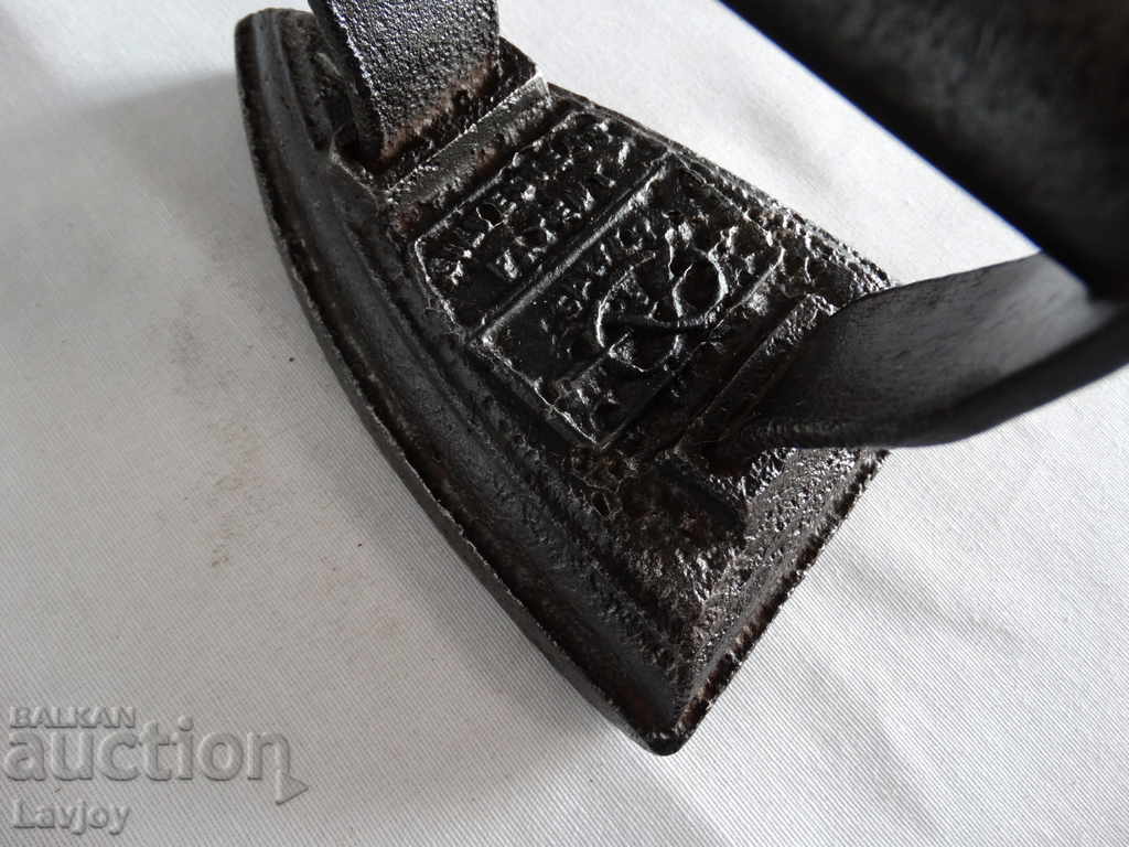 A rare collectible iron - 5