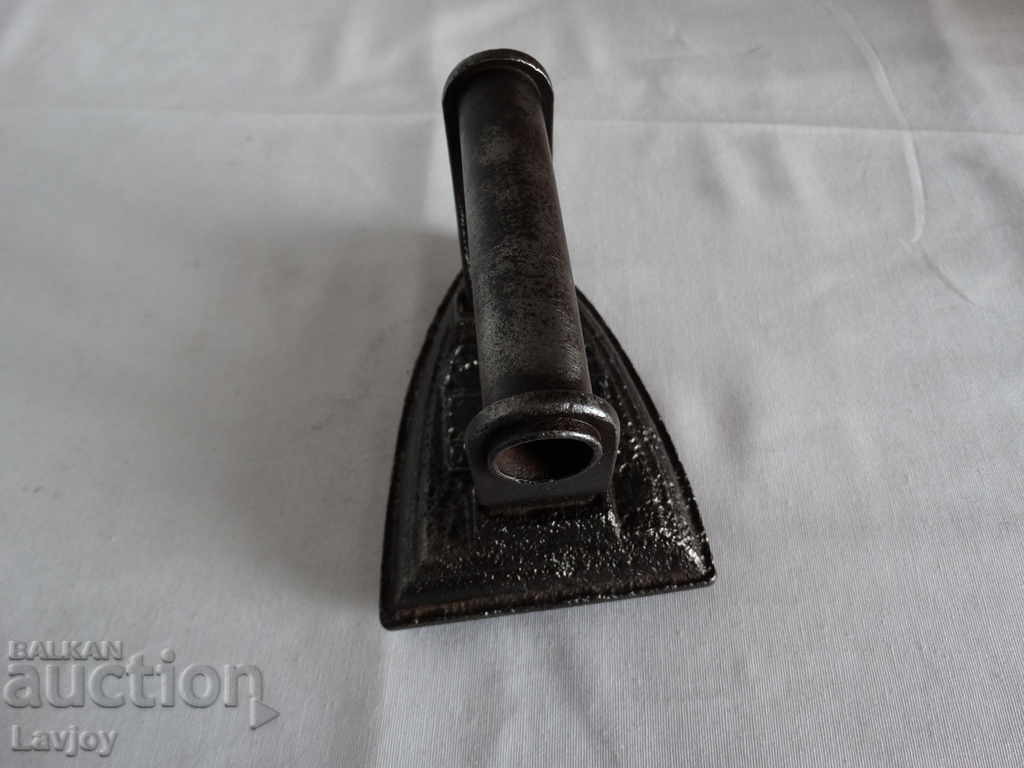 A rare collectible iron - 6