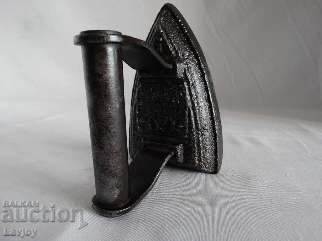 A rare collectible iron - 7