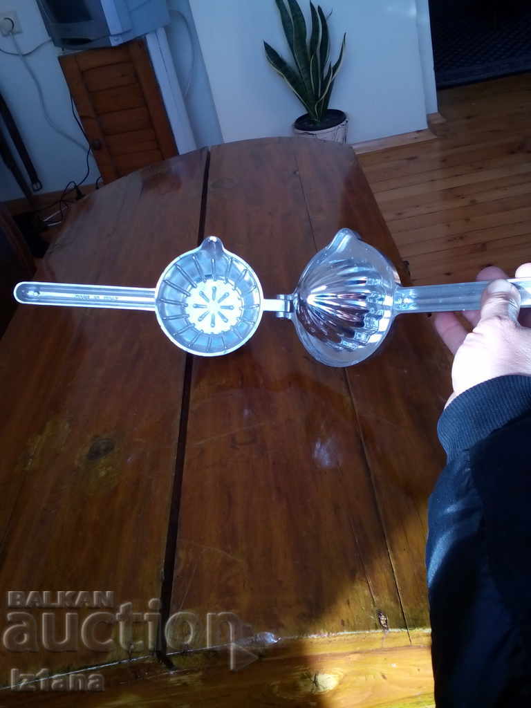 Auction Old citrus press, fruit press Auction Old citrus press, fruit press