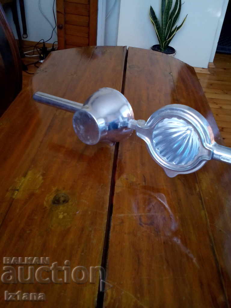 Delivery of Old citrus press, fruit press Delivery of Old citrus press, fruit press