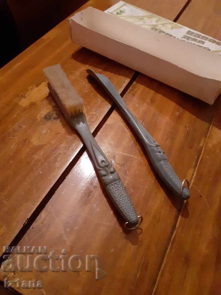 Delivery of Old Shoe Accessories, Shoe, Brush