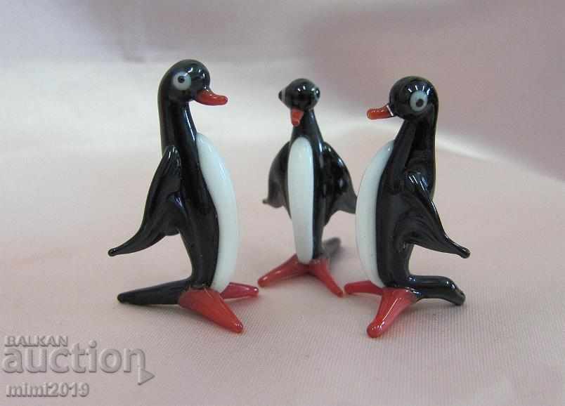 Auction Old Glass Miniatures- Penguins 3 pieces Auction Old Glass Miniatures- Penguins 3 pieces