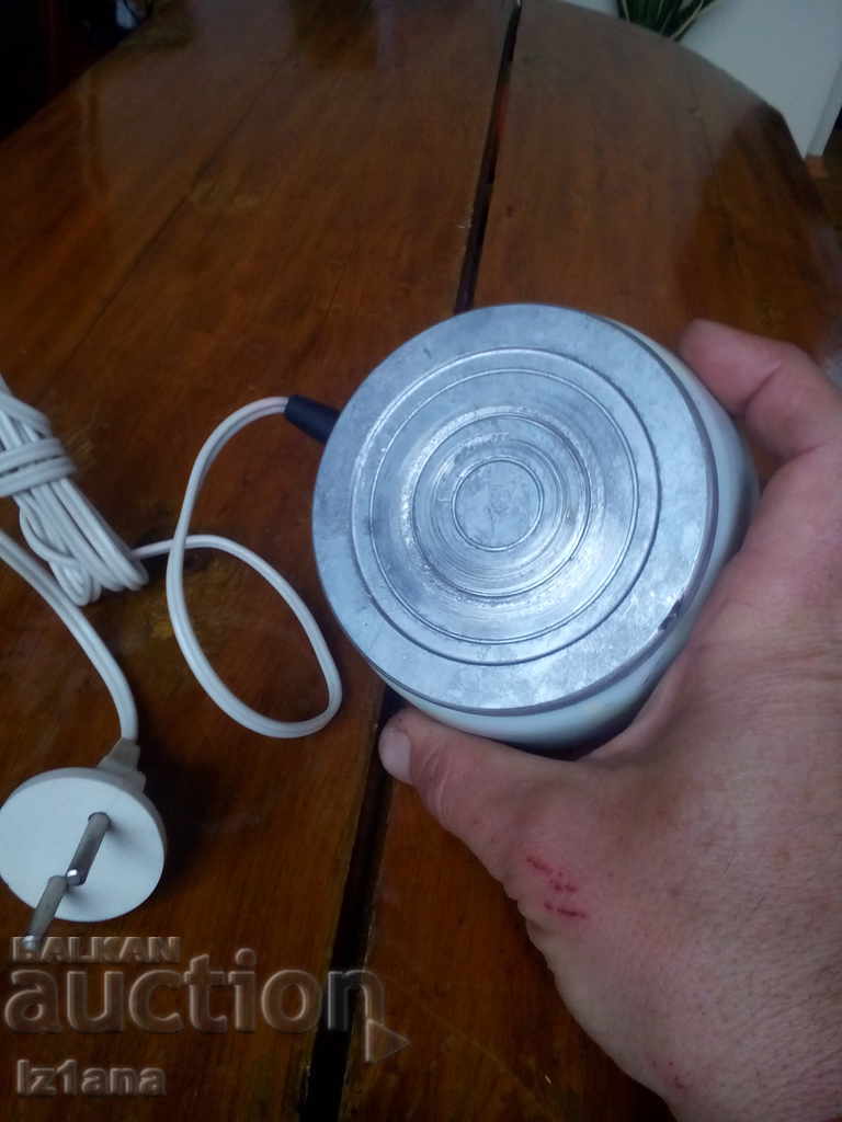 Old coffee maker with price 30.00 BGN | € 15.34 Old coffee maker with price 30.00 BGN | € 15.34