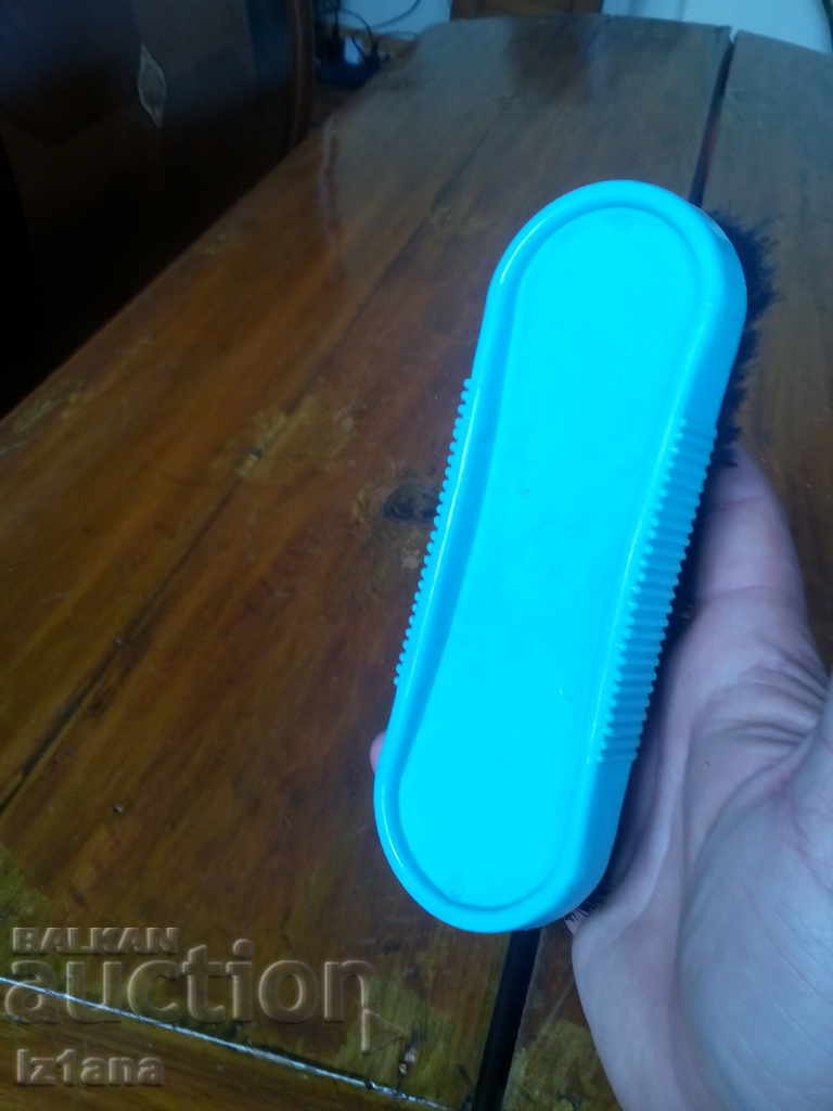 Old shoe brush, clothes with price 6.00 BGN | € 3.07 Old shoe brush, clothes with price 6.00 BGN | € 3.07