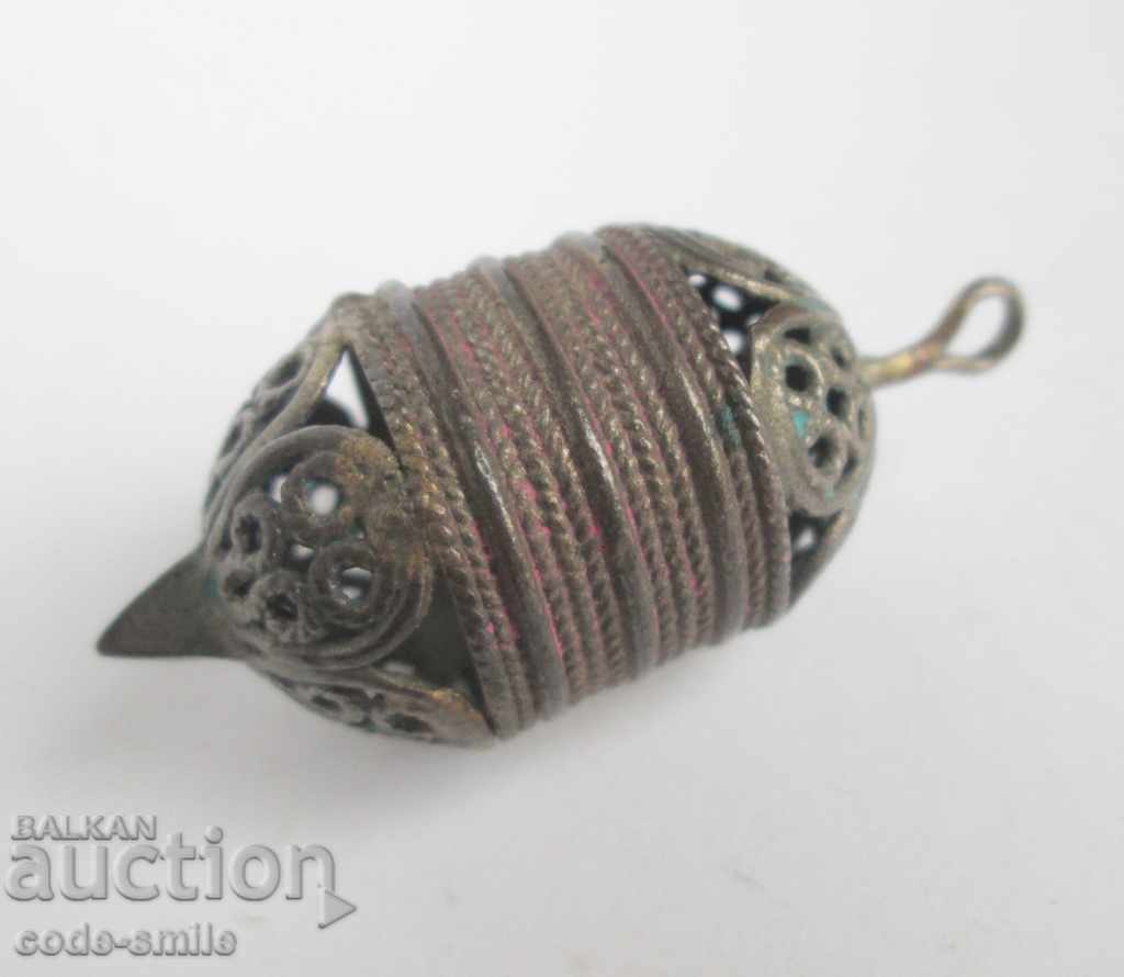 Old antique revival jewelry ornament pendant cut