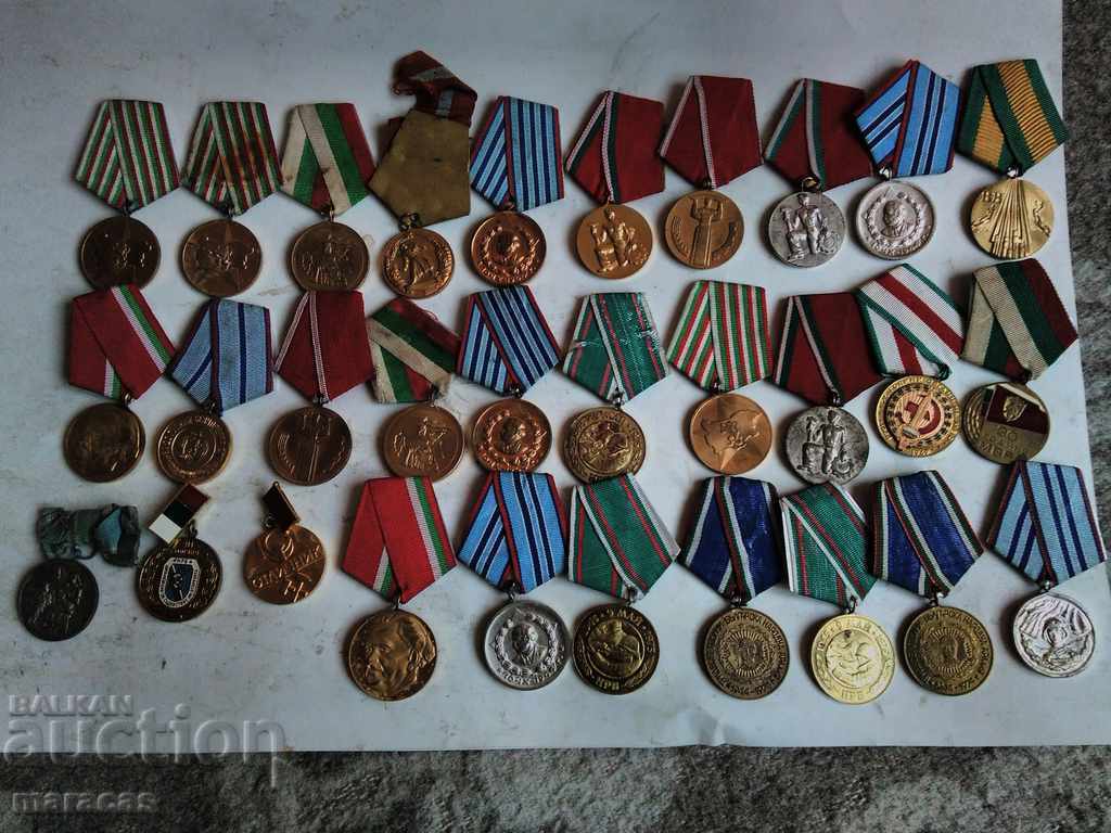 Πολλά κοινωνικά μετάλλια