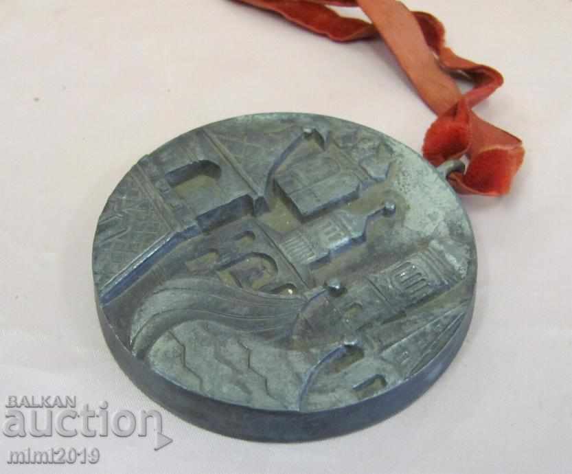 Delivery of 70s Kremlin Big Metal Plaque Moscow