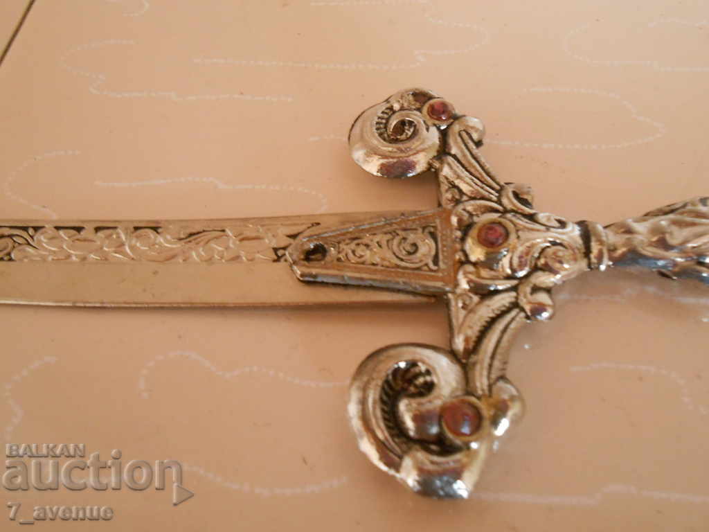 Аукцион ЛОТ от три броя стари вещи НОЖ и 2 бр. саби малки Аукцион ЛОТ от три броя стари вещи НОЖ и 2 бр. саби малки