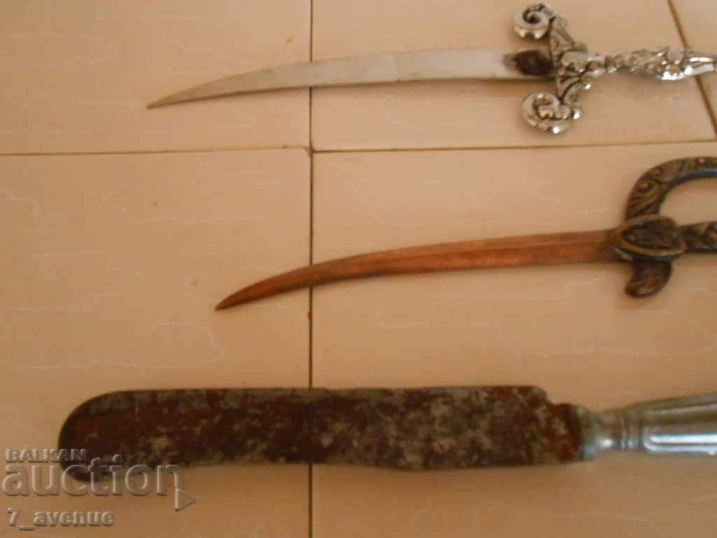 ЛОТ от три броя стари вещи НОЖ и 2 бр. саби малки - 6 ЛОТ от три броя стари вещи НОЖ и 2 бр. саби малки - 6