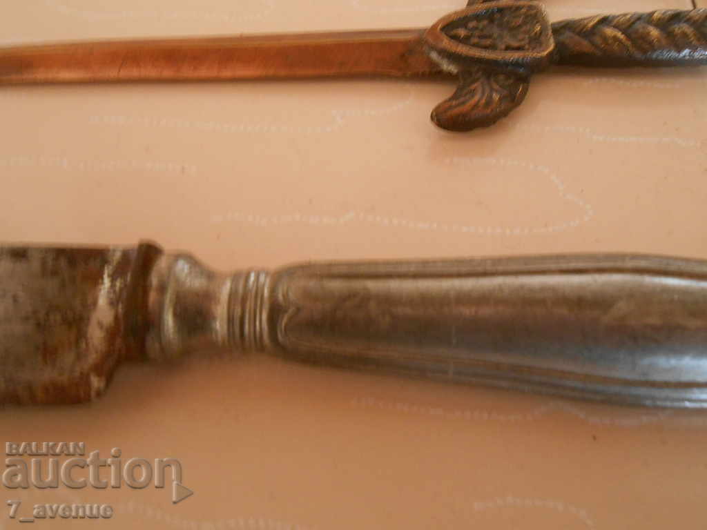 ЛОТ от три броя стари вещи НОЖ и 2 бр. саби малки - 7 ЛОТ от три броя стари вещи НОЖ и 2 бр. саби малки - 7