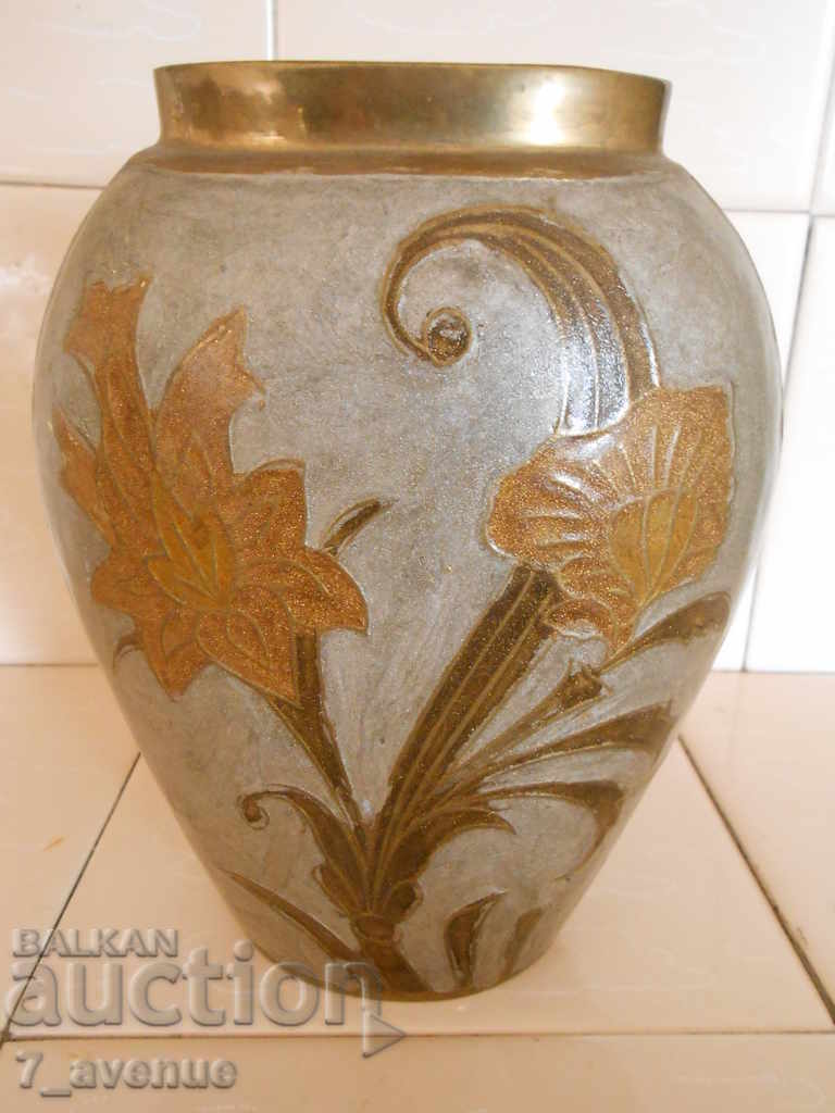 Delivery of Brass vase, decor - flowers, very beautiful and massive Delivery of Brass vase, decor - flowers, very beautiful and massive