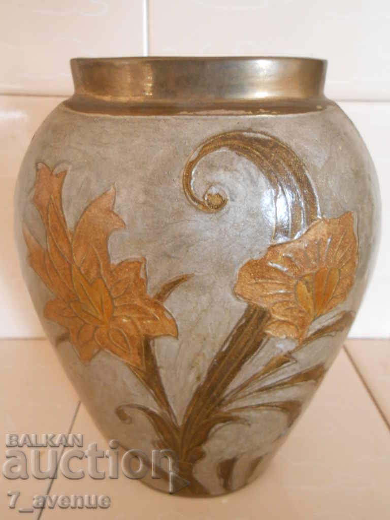 Brass vase, decor - flowers, very beautiful and massive