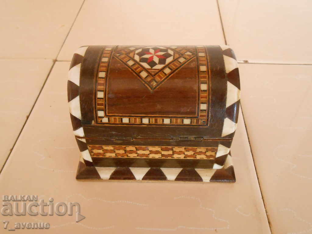 Old decorative box, intarsia, very beautiful with price 39.00 BGN | € 19.94 Old decorative box, intarsia, very beautiful with price 39.00 BGN | € 19.94