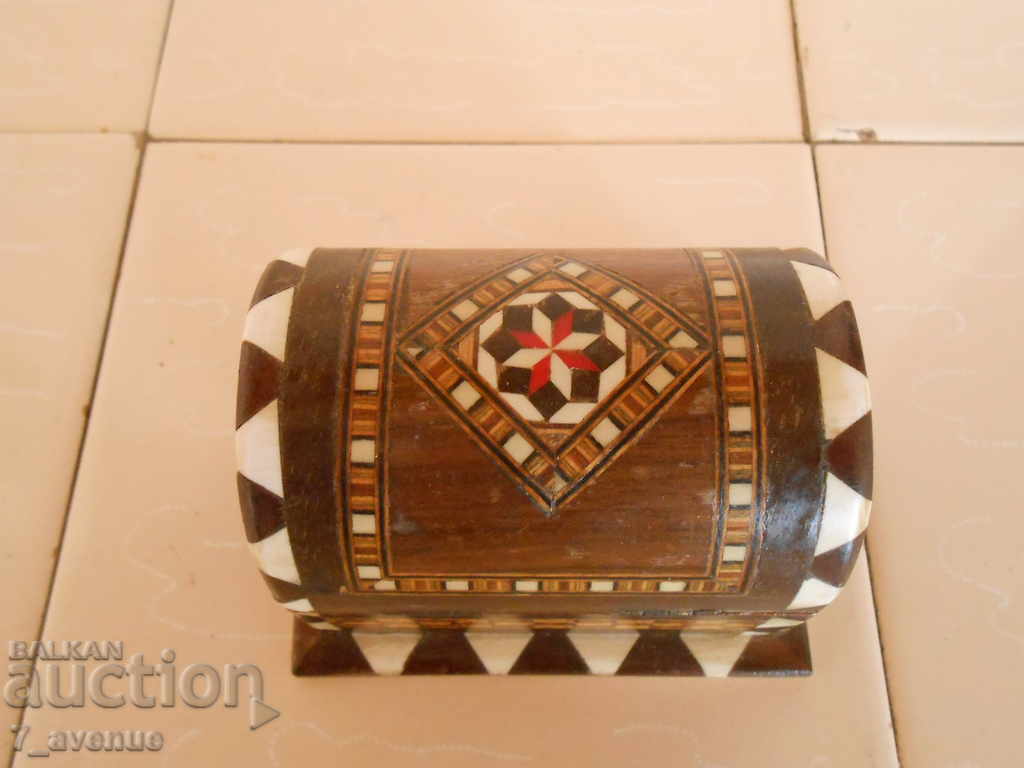 Auction Old decorative box, intarsia, very beautiful Auction Old decorative box, intarsia, very beautiful