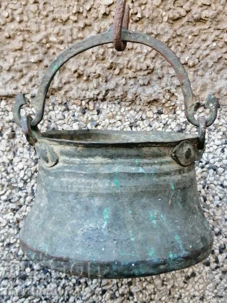 An old bacon, a baker, a pot, a boiler, a copper pot - 5 An old bacon, a baker, a pot, a boiler, a copper pot - 5