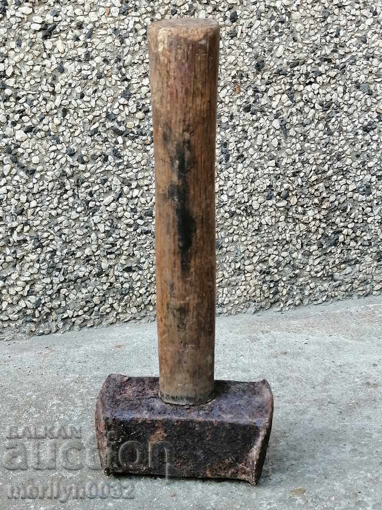 Old hammer ground forging tool, primitive tokmak