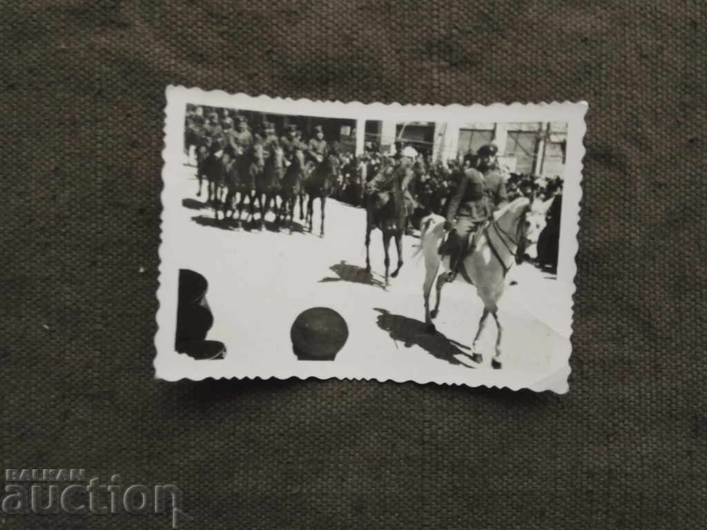 1 Μαΐου 1945 / παρέλαση ιππικού