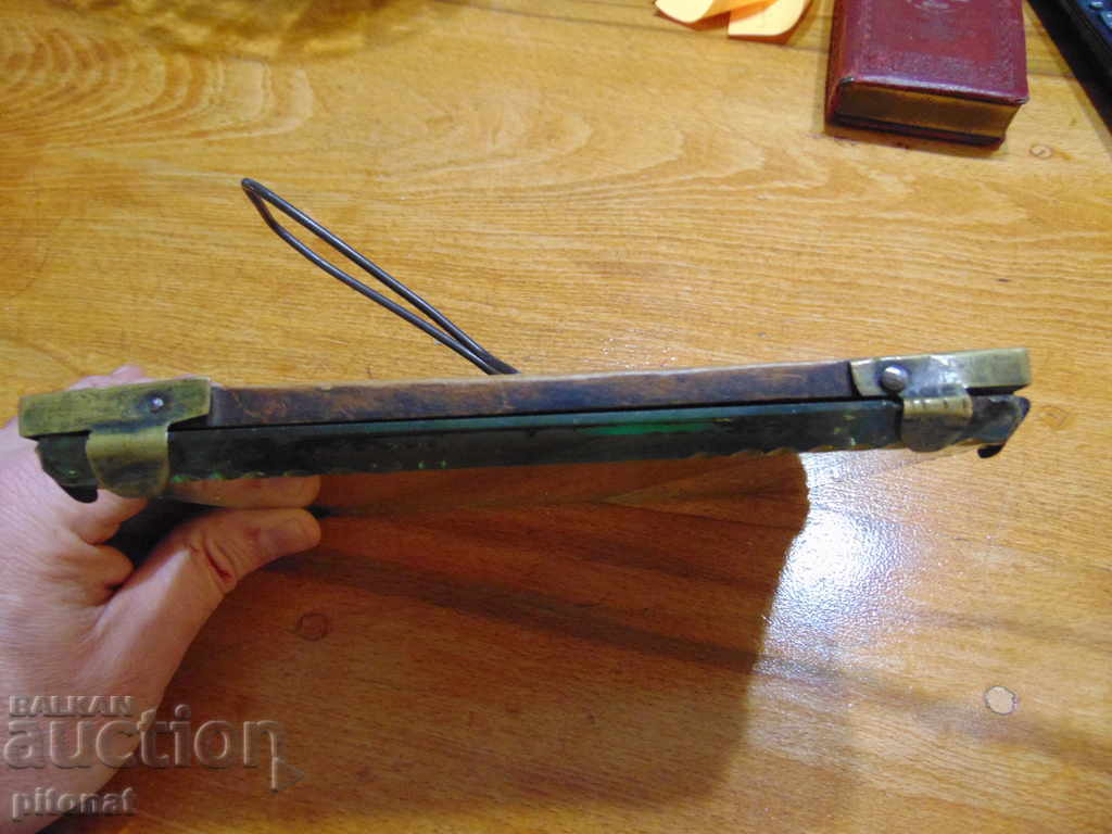 Auction An antique mirror Auction An antique mirror