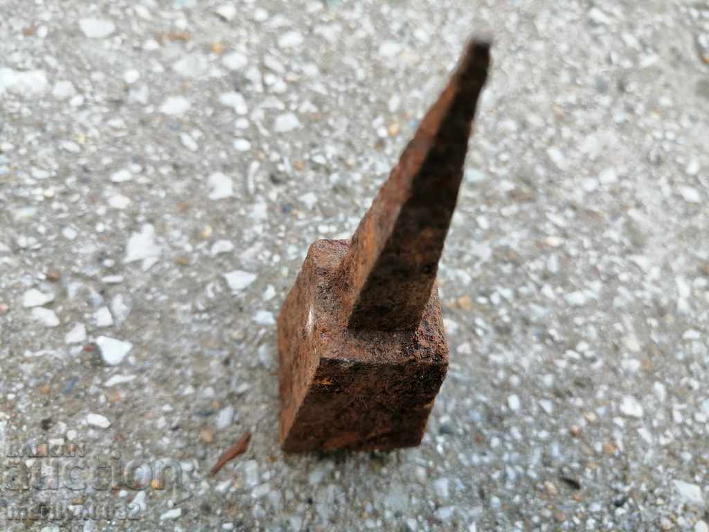 Auction An old anvil for hair sticking, wrought iron Auction An old anvil for hair sticking, wrought iron