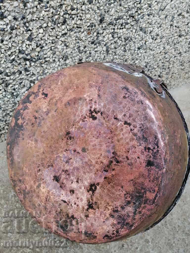 An old copper pan, a baker, a tray, a copper pot - 5 An old copper pan, a baker, a tray, a copper pot - 5