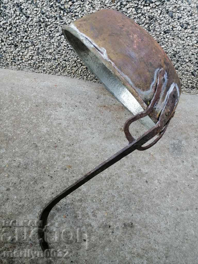 An old copper pan, a baker, a tray, a copper pot - 6 An old copper pan, a baker, a tray, a copper pot - 6