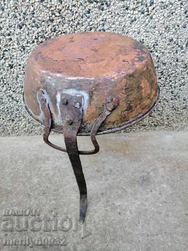 An old copper pan, a baker, a tray, a copper pot - 7 An old copper pan, a baker, a tray, a copper pot - 7