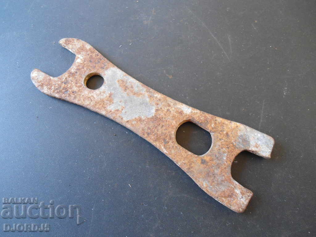 An old switch with price 2.00 BGN | € 1.02 An old switch with price 2.00 BGN | € 1.02