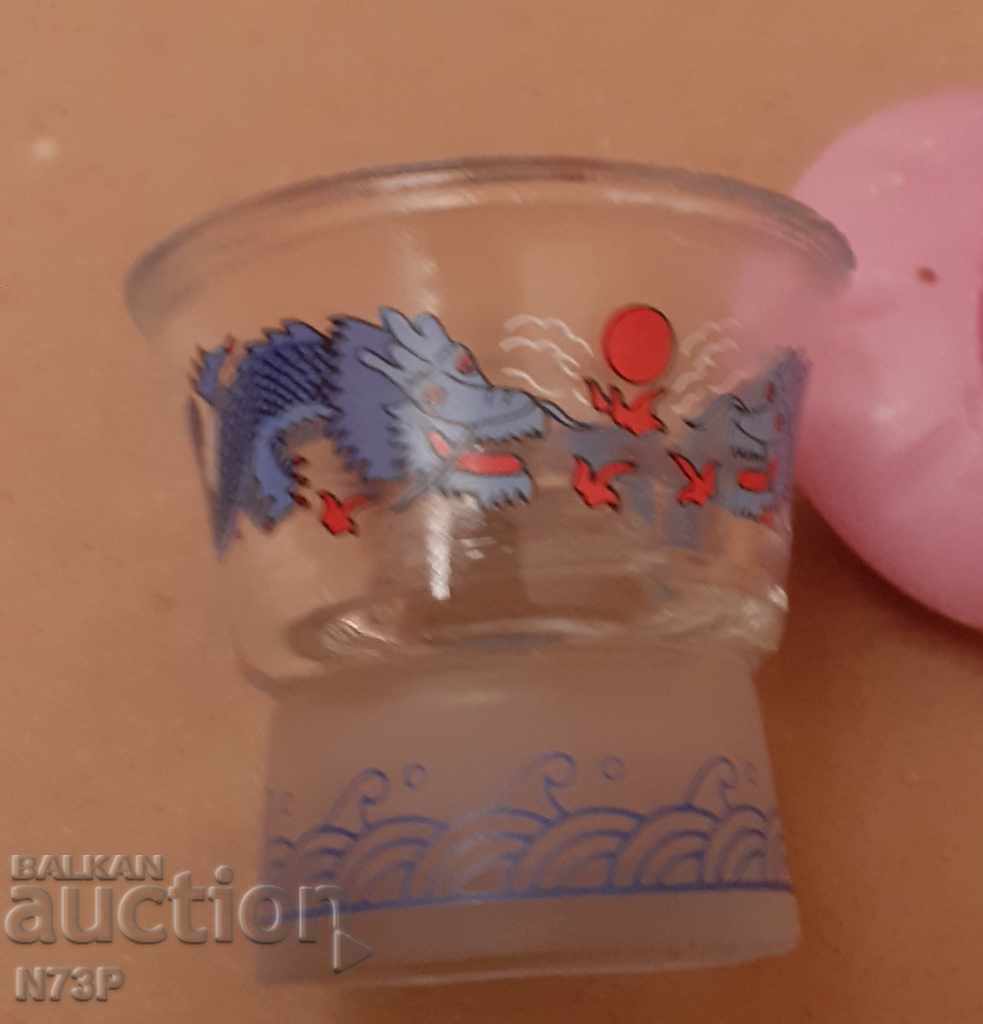 СТЪКЛЕН СВЕЩНИК.ДРАКОНИ .БЕЗ ЗАПАЗЕНА ЦЕНА. с цена 1.00 лв. | € 0.51 СТЪКЛЕН СВЕЩНИК.ДРАКОНИ .БЕЗ ЗАПАЗЕНА ЦЕНА. с цена 1.00 лв. | € 0.51