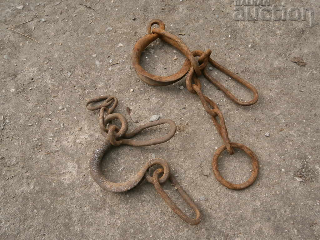 Παλιά βιβλία, αλυσίδες, βιασμοί, αγκύλια με τιμή 15.00 BGN | € 7.67 Παλιά βιβλία, αλυσίδες, βιασμοί, αγκύλια με τιμή 15.00 BGN | € 7.67