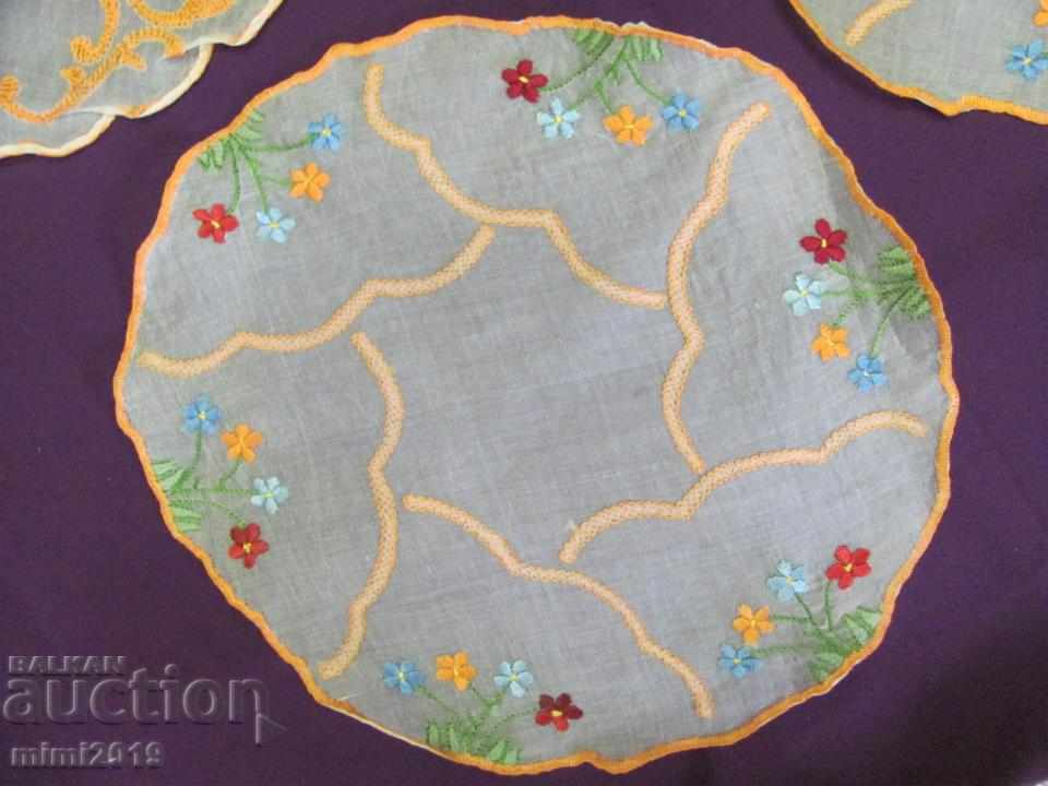 Delivery of Old Hand Embroidery 5 Pieces Tablecloths Delivery of Old Hand Embroidery 5 Pieces Tablecloths