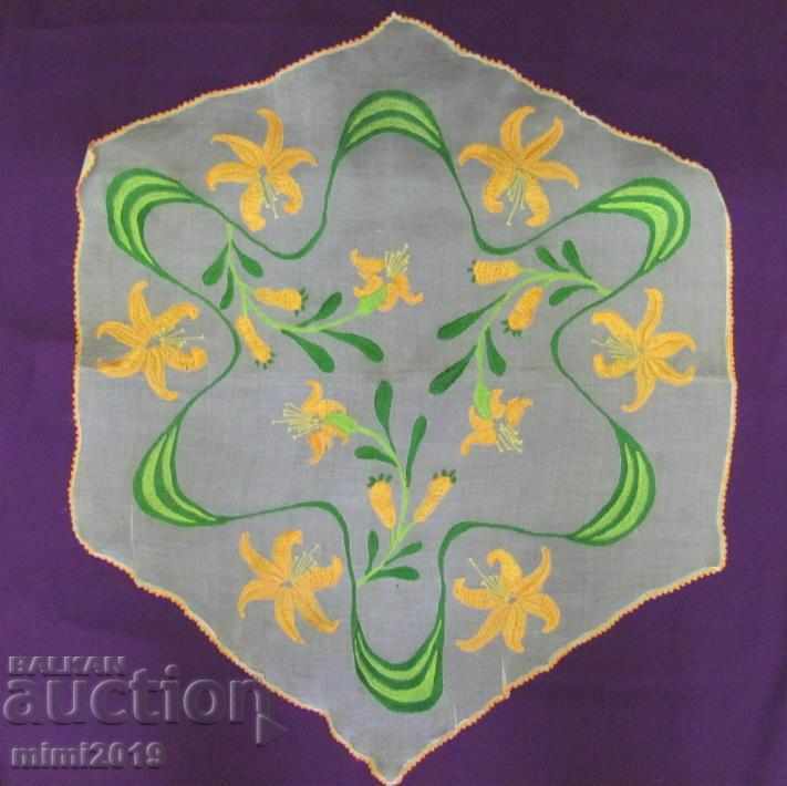 Old Hand Embroidery 5 Pieces Tablecloths - 6 Old Hand Embroidery 5 Pieces Tablecloths - 6