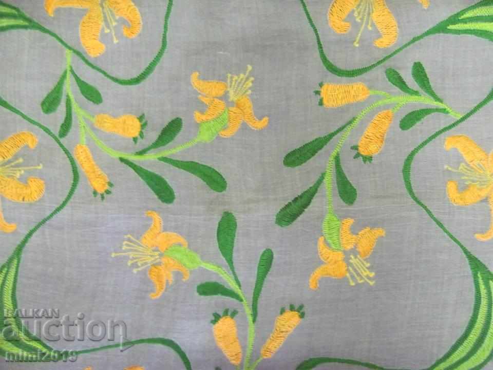 Old Hand Embroidery 5 Pieces Tablecloths - 7 Old Hand Embroidery 5 Pieces Tablecloths - 7