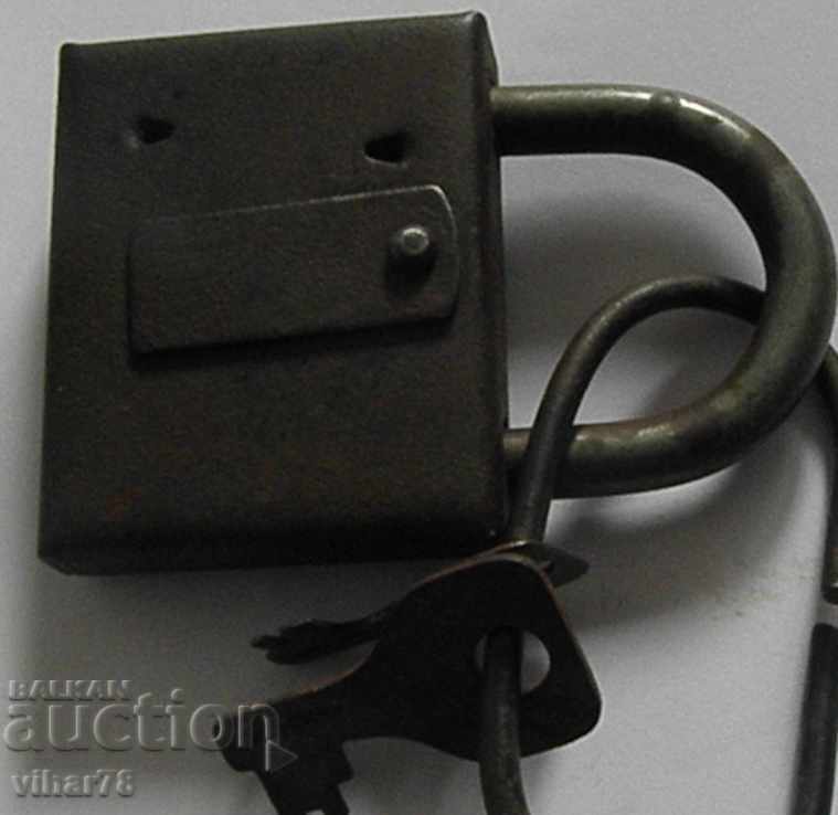 Old padlock with price 29.99 BGN | € 15.33 Old padlock with price 29.99 BGN | € 15.33