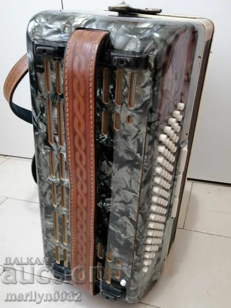 Delivery of Old German accordion "CORONA" 80 bass musical instrument Delivery of Old German accordion "CORONA" 80 bass musical instrument
