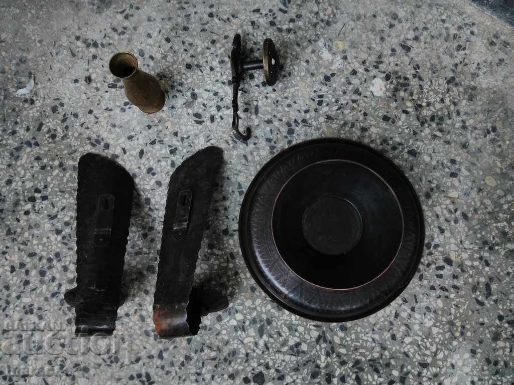 O mulțime de articole cu preț 22.00 BGN | € 11.25 O mulțime de articole cu preț 22.00 BGN | € 11.25